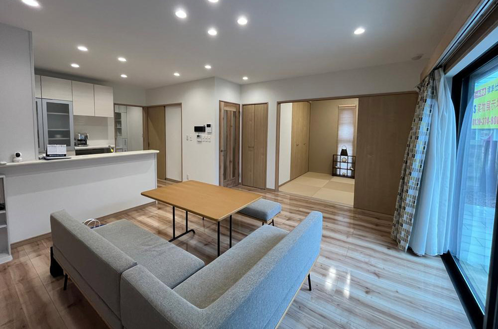 弊社モデルハウスリビング（西区豊浜）