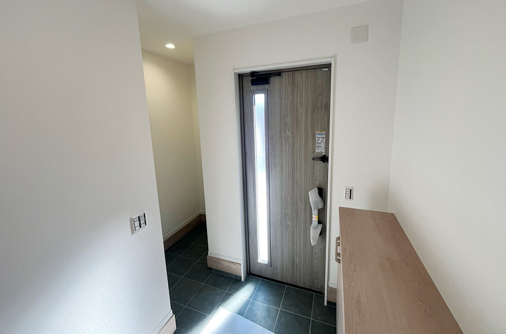 新築戸建て　荏隈Ⅴ2号地（玄関ドア）